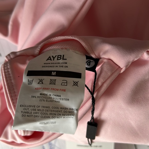 AYBL NWT essential halter neck baby pink sports bra medium - Picture 8 of 8